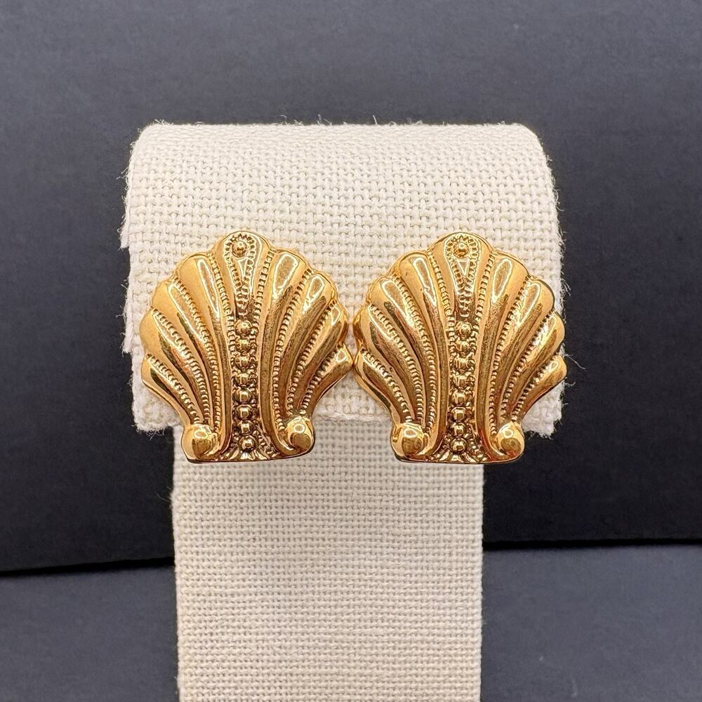 1928 Brand Shell Gold Tone Post Pierced Earrings 80s Nautical Beach‎ Retro